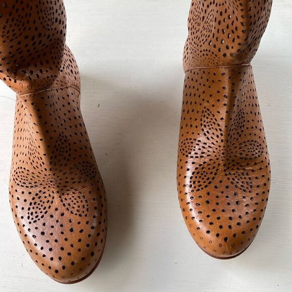 PAOLA FRANI Perforated Tall Leather Boots Made in Italy Size 6 EUC - Picture 5 of 16